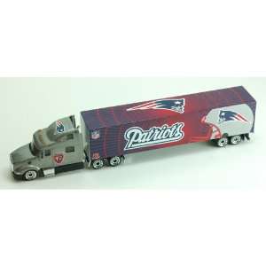   80 Nfl Tractor Trailer 2011 By Press Pass: Sports & Outdoors
