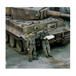  Tiger Tank Crew 2 Figures 1 35 Verlinden: Toys & Games