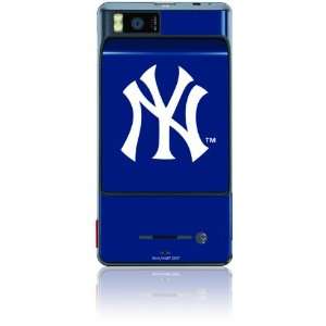  Skinit Protective Skin for DROID X (MLB NY YANKEES): Cell 