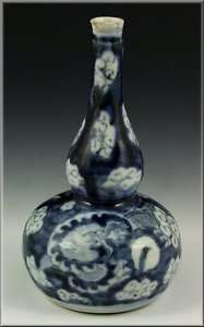 Fine Ming 16th / 17th Century Chinese Porcelain Vase  
