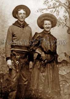 PHOTO OF AN OLD WEST COWBOY & COWGIRL COUPLE WITH GUNS  
