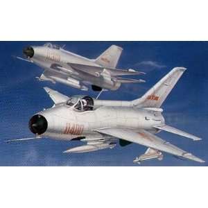   Fighter Variant of Mig21 1 32 Model Kit by Trumpeter: Toys & Games