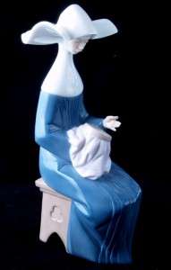Lladro Seated Nun Figurine Time to Sew #5501 Perfect Condition   Blue 