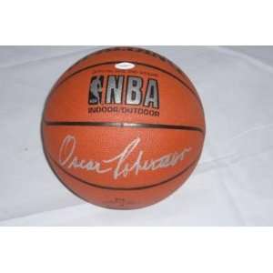   BUCKS OSCAR ROBERTSON SIGNED NBA BASKETBALL AUTH JSA 