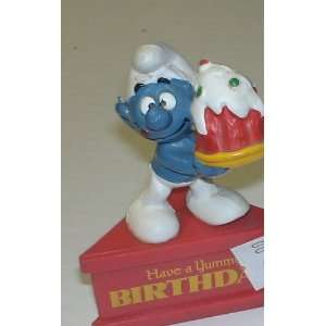  Vintage Smurfs PVC Figure : Birthday Smurf on Pedestal 