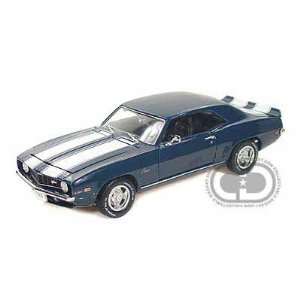  1969 Chevy Camaro Z28 1/24 Blue w/White Stripes: Toys 