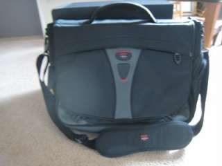 TUMI T TECH TRAVEL AND BUSINESS MESSENGER BRIEF BAG 5506D  