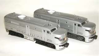 Lionel Train # 2033 Postwar Union Pacific AA Diesel Engines w/ Master 