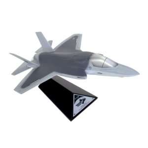  F 35B JSF/STOVL USMC   1/40 scale model: Toys & Games