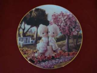 PRECIOUS MOMENTS 1993 LOVE ONE ANOTHER CLASSIC PLATE  