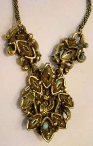   set, necklace and clip earrings, in excellent vintage condition