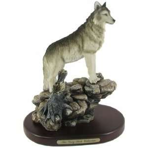  Gray Wolf Figurine: Home & Kitchen