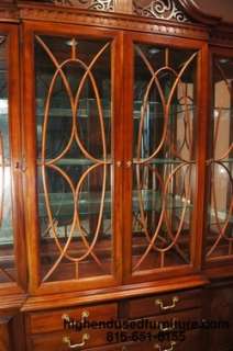 THOMASVILLE Mahogany Collection Pediment Top Lighted 78 China Cabinet 