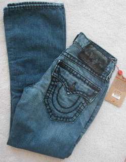   jeans in short fuse medium. With black stitches. 100% cotton. Style