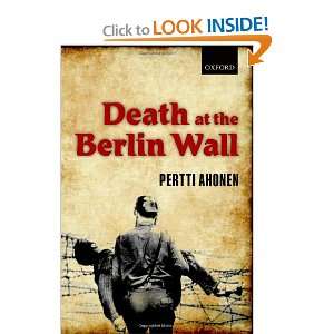  Death at the Berlin Wall (9780199546305): Pertti Ahonen 