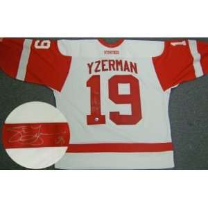  Steve Yzerman Signed Detroit Red Wings Jersey Sports 