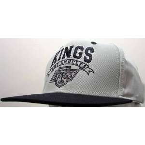 Los Angeles Kings Vintage Retro Snapback Cap:  Sports 