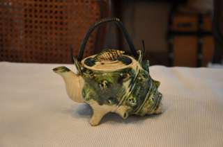 Small conch shell pottery tea pot w/cover, 4 h, mint  