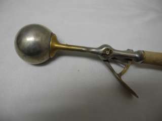 VINTAGE GILCHRIST 31 ICE CREAM SCOOP ~ STAINLESS STEEL ~ WOOD HANDLE 